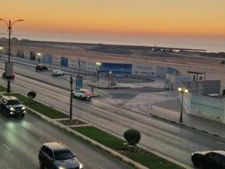Oceanfront Oasis 1BR Apartment with Breathtaking Sea Views - Ajman - 8