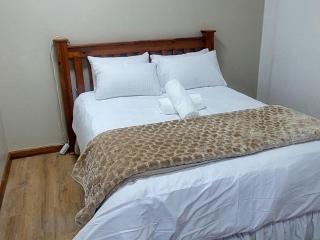 Adhara Guesthouse - 8