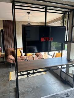 Modern Studio in South Cali - Style & Comfort - 7