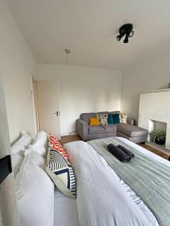 Entire Serviced Apartments Elephant and Castle sleep 8 - 3