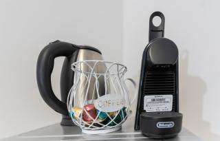 Private room #1 with King Size, ground floor, AC, only 2min to RAB - 7