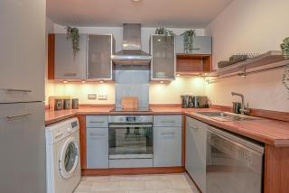 Premium City Apartment with Parking - 2