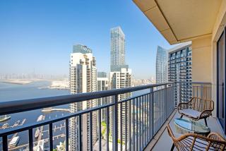 Stylish Cozy 3-Bedroom Apartment with Harbour Views in Dubai Creek Harbour - 5