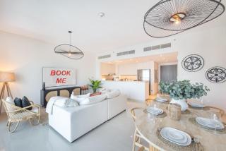 A FREE HOUSEKEEPING VISIT FOR EVERY STAY BETWEEN THE 16TH FEB AND THE 16TH MAR - StayShort - Stylish Cozy 3-Bedroom Apartment with Harbour Views in Dubai Creek Harbour - Dubai - 2