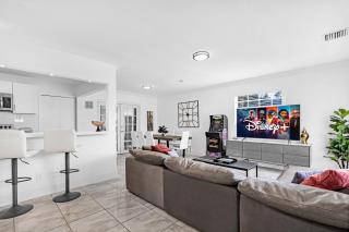 Cozy Miami Private Pool House W- Arcade Games, BBQ - 9