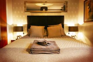 Modern Chic Apartment, Lift Access & Free Parking - 2