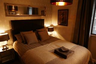 Modern Chic Apartment, Lift Access & Free Parking - 1