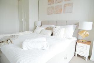 NEW Modern, River View Apartment near Prague City Center - Praga - 1