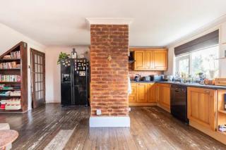 London Bedroom in secure leafy area - 2