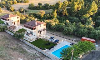 Helvetia Luxury Pool Villas - Kriopigi - 0