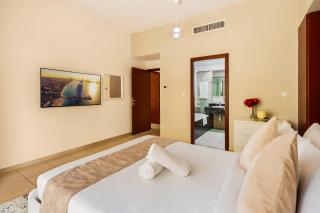 Charming 4BR on JBR Beach Close to Metro & Shops & Dining, Perfect for Families & Groups - By Sunkissed Holiday Homes - 5