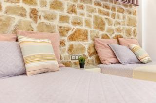 Katerina Roza Studios - Heartfelt Hospitality in the City - Naxos Chora - 4