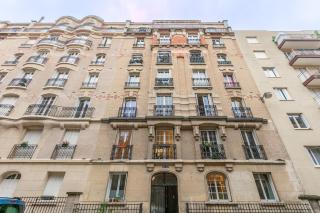 Refurbished Haussmannian apartment - Paris - 9