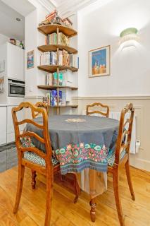 Refurbished Haussmannian apartment - Paris - 2