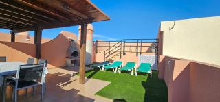 Homes of Spain, Apartamentos Paraiso Vera Playa, Ed Tahiti, Atico E de 2 dormitorios con piscina privada en solárium y barbacoa, pie de playa, WIFI - Vera - 9