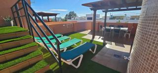 Homes of Spain, Apartamentos Paraiso Vera Playa, Ed Tahiti, Atico E de 2 dormitorios con piscina privada en solárium y barbacoa, pie de playa, WIFI - Vera - 2