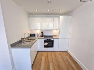 Free Parking: Old Trafford Apartment - Manchester - 2