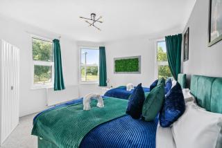 The Emerald Gem - Overlooking the Park - Bristol - 8