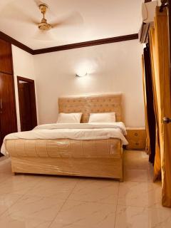 F-10 luxury studio apartment 1 bed dd tv lounge - Islamabad - 2