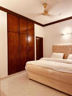 F-10 luxury studio apartment 1 bed dd tv lounge - Islamabad - 1