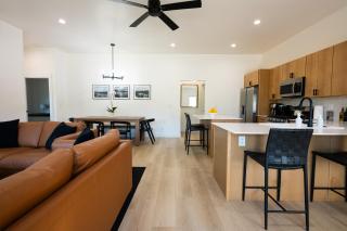 Lakeside Crest Estate Cottages - 3