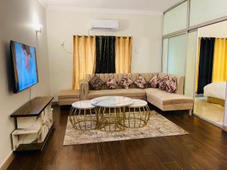 F-10 stylish studio apartment 1 bed dd tv lounge kitchen furnished - Islamabad - 1