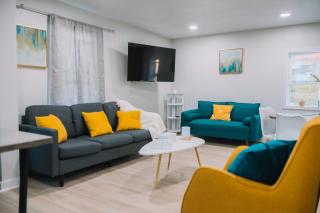 Family Friendly Downtown Apple Creek by Antiques - 8