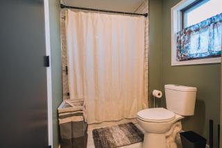 Family Friendly Downtown Apple Creek by Antiques - - 9
