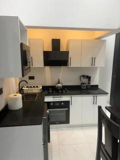 Luxury Modern 1 n 2 bed getaway - Dzorwulu - 5