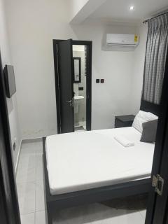 Luxury Modern 1 n 2 bed getaway - 4