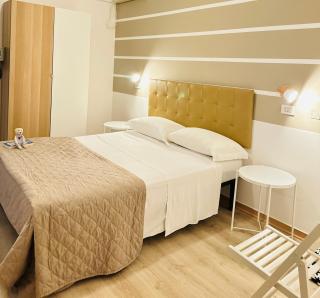 Hotel Villa Perazzini - Rímini - 5