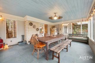 Near UT Pet Friendly w Parking 3BR 2.5BA in Walkable Area By Austin Vacay - 8