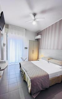 Hotel Villa Perazzini - Rímini - 8