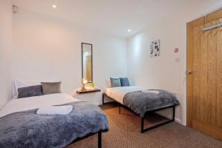 5 minute walk from Bury City Centre - 2 Bed Flat - Bury - 3