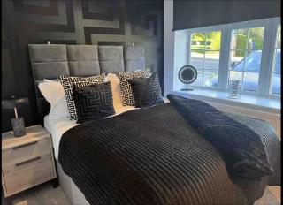 Canterbury Six Luxury Suites with Lounge Kitchen Hot Tub and Free Parking - 8