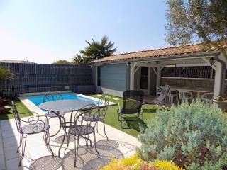 Les Mathes La Palmyre - MAISON MITOYENNE en PIERRES - avec PISCINE PRIVEE - 0