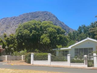 8 Sleeper, 4 Bedroom Home in Franschhoek - Franschhoek - 9