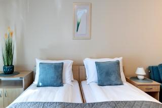 Aspen Studio with an oudoor sauna and hot tub - 2