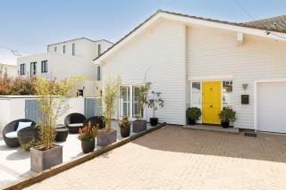 Vibrant Seafront Home for 10 with Pool - 1