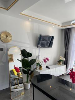 Fully 1 Bedroom Apartment in the quiet neighborhood of Kileleshwa on the 13th floor with washing machine - 9