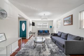 Cozy 3BR Retreat with Parking and Private Yard - Atlanta - 0