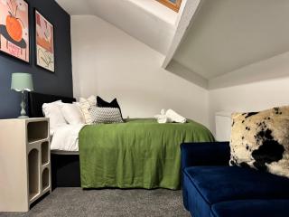 Charming 6Bedroom Barnsley House with Parking Sleeps 12 by PureStay - Barnsley - 2