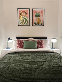 BIG House for Business Stays in Barnsley with 6-bedrooms & 8 Beds by PureStay - 0