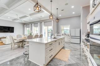 Waterfront Retreat with Outdoor Oasis in Pensacola - 4