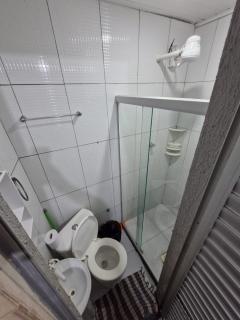 Flat na Praia de Itapuã no Terreo com AR-Condicionado - SEM TAXAS - 3