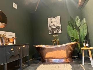 Torworth - 1 Bed Barn - Sleeps 3 - Hot Tub - Torworth - 0
