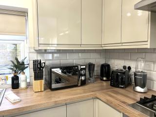 Modern 3-Bedroom 2-Bathroom Flat with Garden at Hanwell - Greenford - 3