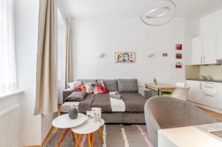 Chérie Vienna Boutique Apartment with French Flair - 9