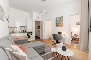 Chérie Vienna Boutique Apartment with French Flair - 7