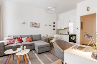 Chérie Vienna Boutique Apartment with French Flair - 8